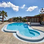 Aquaria Villa *